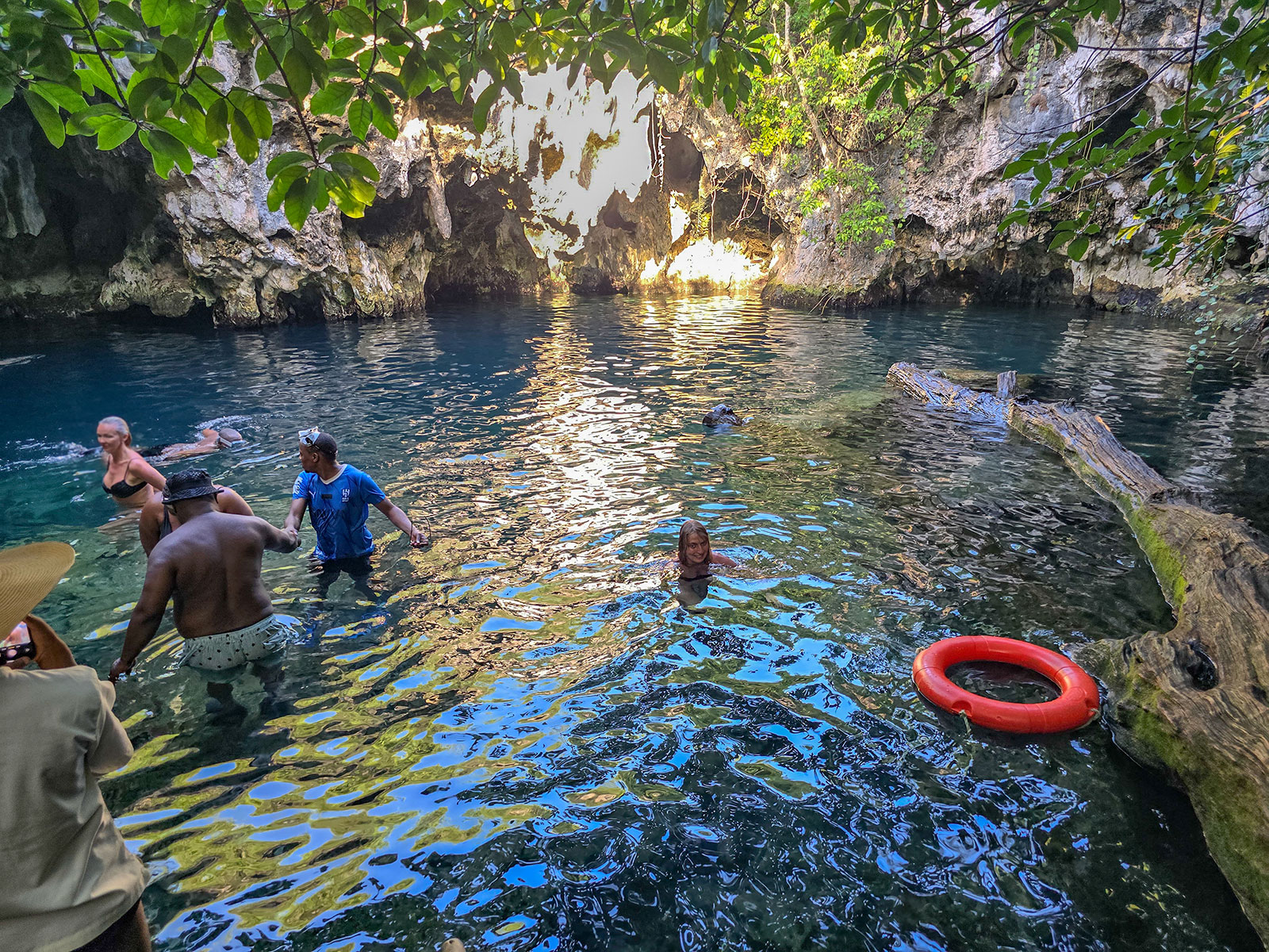Maalum cave Танзания