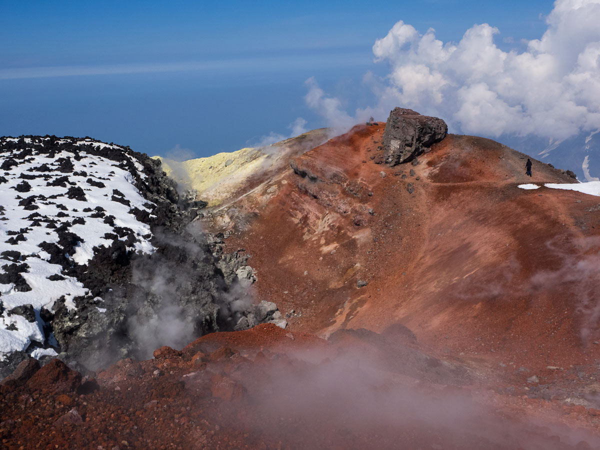 ВВ кратере Авачинского вулкана, Камчатка